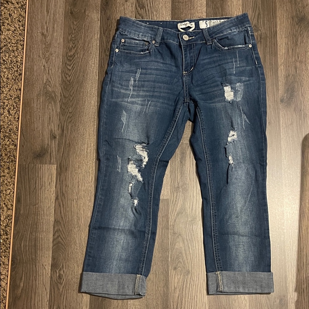 Women’s dark blue capris
